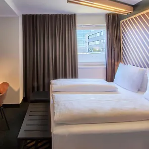 *** Otel Frankfurt-niederrad Almanya